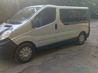 2011 Renault Trafic II Рестайлинг, серебристый, 950000 рублей, вид 3