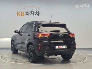 2023 Chevrolet TrailBlazer III, чёрный, 1730020 рублей, вид 4