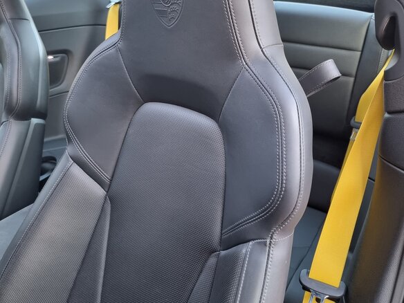 2021 Porsche 911 Carrera 4S VIII (992), жёлтый, 17000000 рублей - вид 19