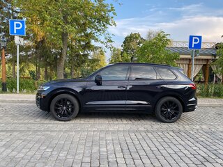2019 Volkswagen Touareg III, чёрный, 5449000 рублей, вид 3