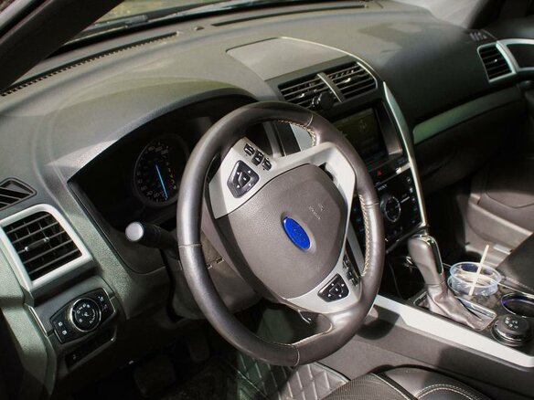 2014 Ford Explorer Sport V, чёрный, 2200000 рублей - вид 17