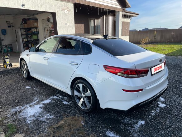 2019 Kia Optima IV Рестайлинг, белый, 1800000 рублей - вид 3