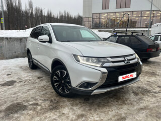 2016 Mitsubishi Outlander III Рестайлинг 2, белый, 1670000 рублей, вид 3