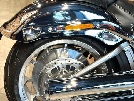 2025 Harley-Davidson Fat Boy, чёрный, 6000000 рублей, вид 4