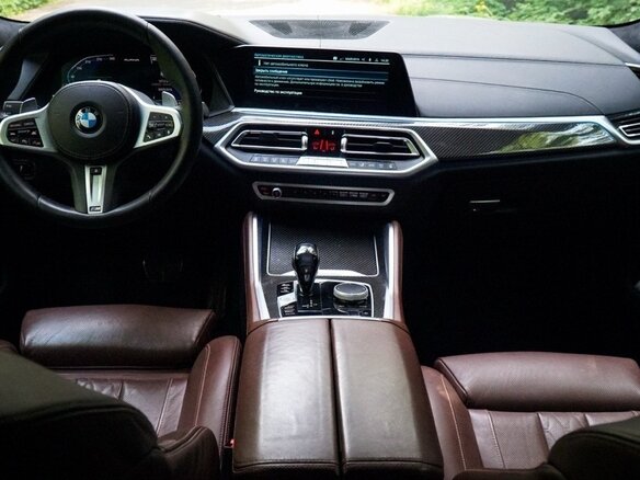 2021 BMW X6 40d III (G06), белый, 8500000 рублей - вид 11