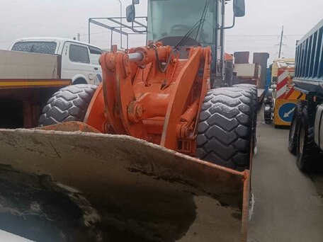 2011 Hitachi ZW220, красный, 2575000 рублей, вид 1