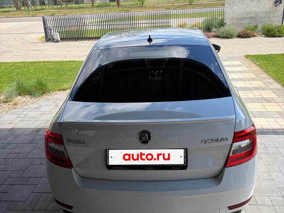 2017 Skoda Octavia III (A7) Рестайлинг, белый, 1000000 рублей - вид 4