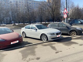2011 BMW 5 серии 523i VI (F10/F11/F07), белый, 1300000 рублей, вид 3