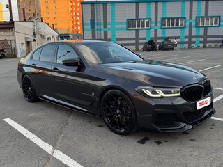 2021 BMW 5 серии 530i xDrive VII (G30/G31/G38) Рестайлинг, серый, 5550000 рублей, вид 5