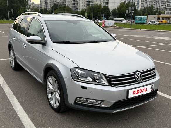 2013 Volkswagen Passat Alltrack B7, серебристый, 1300000 рублей - вид 1