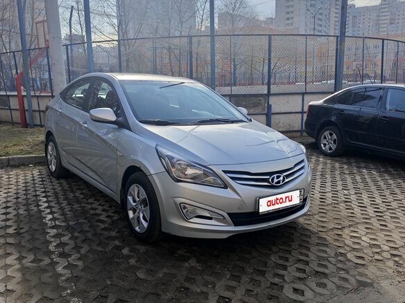 2016 Hyundai Solaris I Рестайлинг, серебристый, 820000 рублей - вид 1