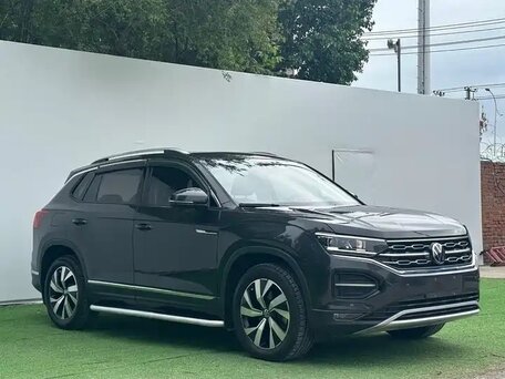 2022 Volkswagen Tayron I, чёрный, 1960000 рублей, вид 2