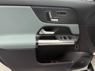 2025 Mercedes-Benz EQA 250 I Рестайлинг, белый, 8666666 рублей, вид 4