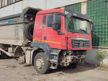 2022 Sinotruk Howo ZZ3327, красный, 2631263 рублей, вид 2