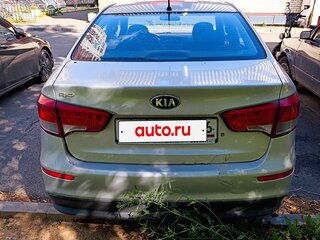 2015 Kia Rio III Рестайлинг, серебристый, 699999 рублей, вид 3