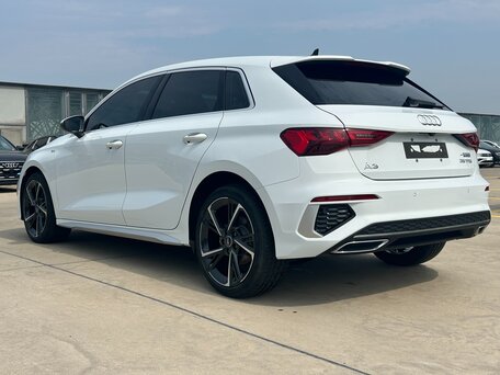 2022 Audi A3 Sportback 35 TFSI IV (8Y), белый, 2443000 рублей, вид 4