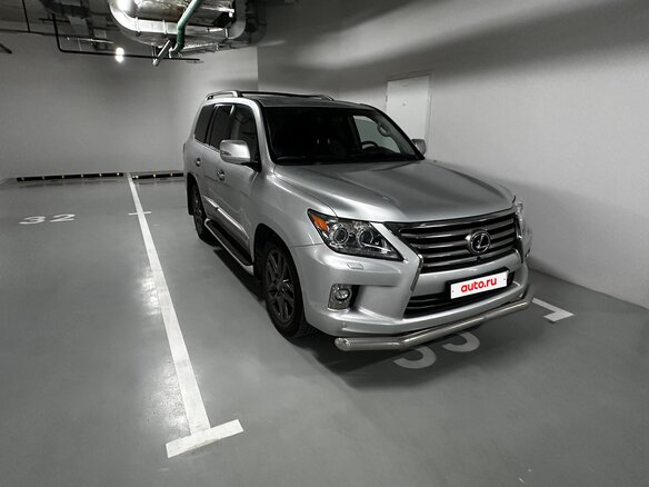 2013 Lexus LX 570 III Рестайлинг, серебристый, 5100000 рублей - вид 1