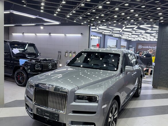 2020 Rolls-Royce Cullinan I (Series I), серый, 25500000 рублей