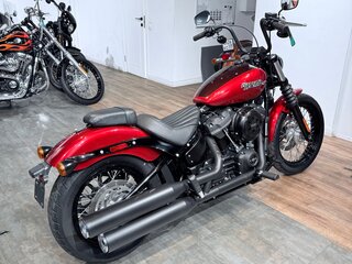 2017 Harley-Davidson Street Bob, красный, 1499000 рублей, вид 3