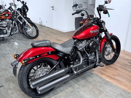 2017 Harley-Davidson Street Bob, красный, 1499000 рублей, вид 3