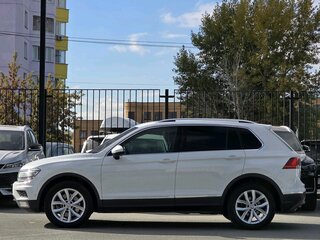 2017 Volkswagen Tiguan II, белый, 2288000 рублей, вид 4