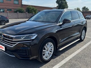 2021 Volkswagen Touareg III, коричневый, 5440000 рублей, вид 2
