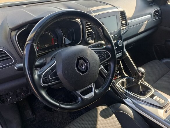 2017 Renault Koleos II, серебристый, 1700000 рублей - вид 5