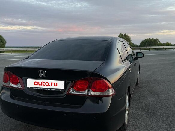 2009 Honda Civic VIII Рестайлинг, чёрный, 850000 рублей - вид 3