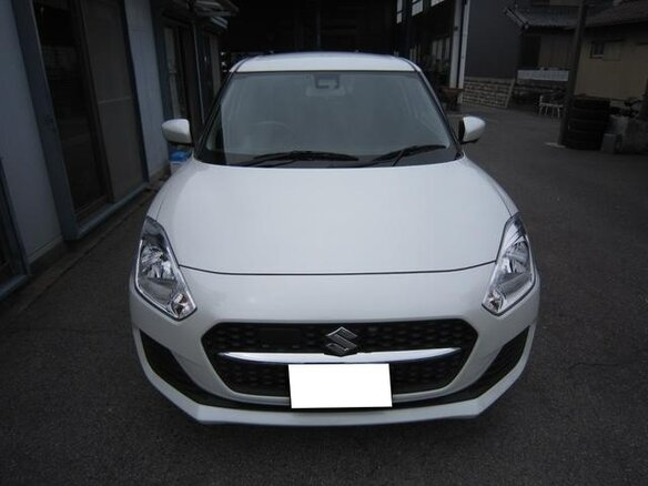 2023 Suzuki Swift V Рестайлинг, белый, 990000 рублей - вид 1