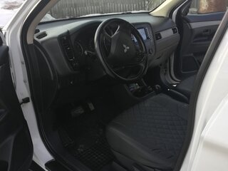 2014 Mitsubishi Outlander III Рестайлинг, белый, 1590000 рублей, вид 5