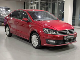 2017 Volkswagen Polo V Рестайлинг, красный, 939000 рублей, вид 3