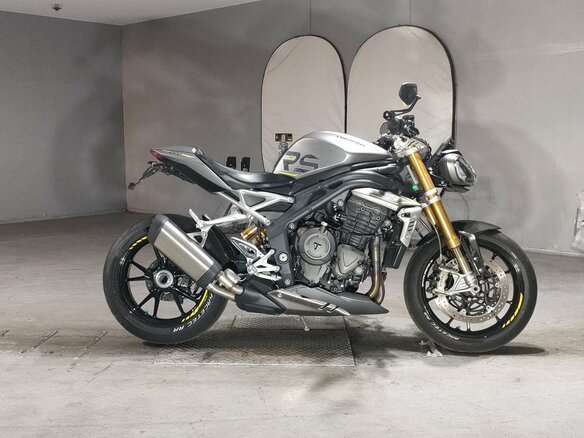 2022 Triumph Speed Triple, серый, 1380000 рублей