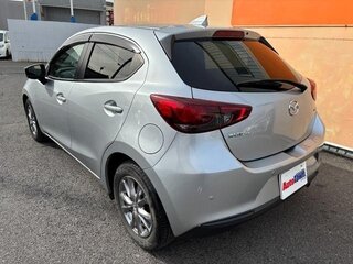 2021 Mazda 2 III (DJ) Рестайлинг, серебристый, 890000 рублей, вид 5