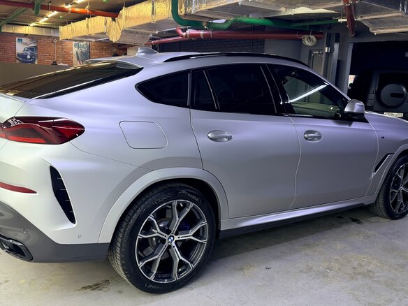 2021 BMW X6 40i III (G06), серебристый - вид 7