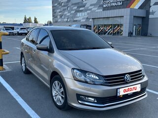 2015 Volkswagen Polo V Рестайлинг, бежевый, 850000 рублей, вид 2