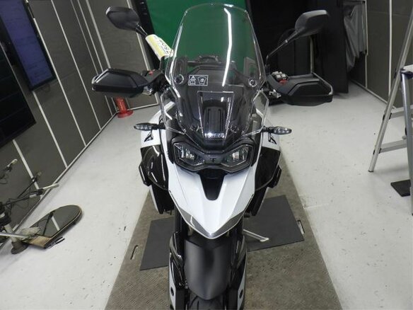 2024 Triumph Tiger 900, белый, 1290000 рублей - вид 11
