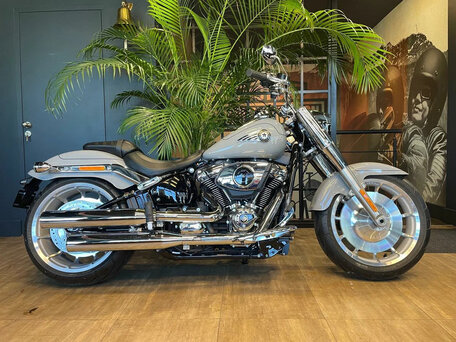 2025 Harley-Davidson Fat Boy, серебристый, 3850000 рублей, вид 1