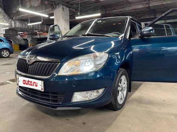 2013 Skoda Fabia II Рестайлинг, синий, 850000 рублей - вид 3