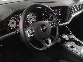 2020 Volkswagen Touareg III, чёрный, 8000000 рублей, вид 5