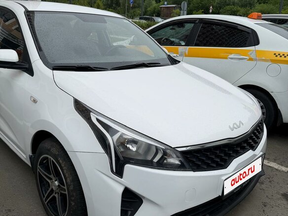 2021 Kia Rio IV Рестайлинг, белый - вид 1