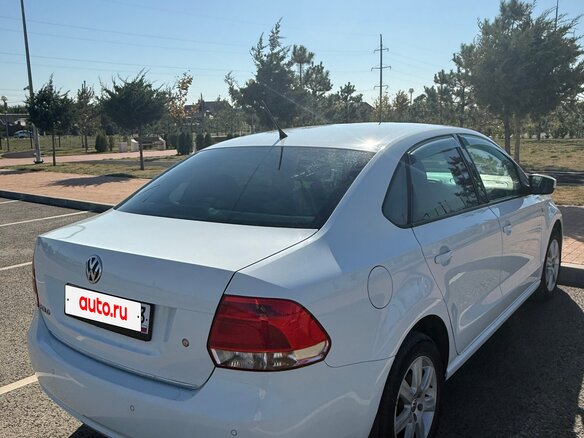 2015 Volkswagen Polo V, белый, 900000 рублей - вид 4