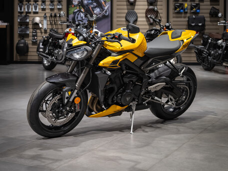 2026 Triumph Street Triple, жёлтый, 1980000 рублей, вид 2