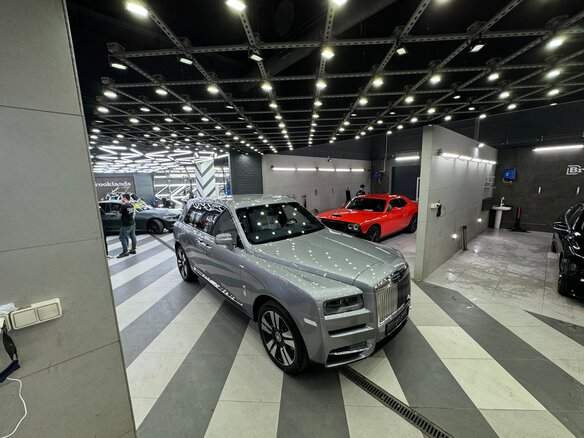2020 Rolls-Royce Cullinan I (Series I), серый, 25500000 рублей - вид 28
