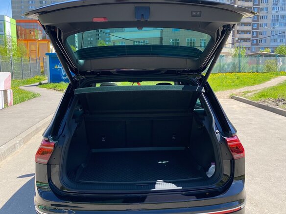 2021 Volkswagen Tiguan II Рестайлинг, чёрный, 4350000 рублей - вид 9