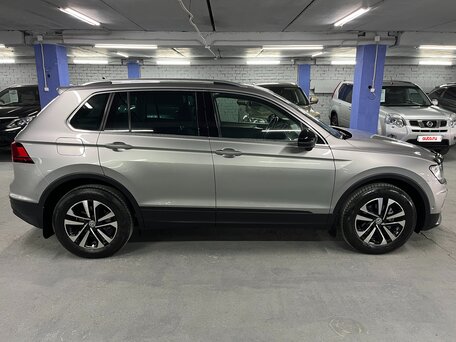 2019 Volkswagen Tiguan II, серый, 2359000 рублей, вид 4