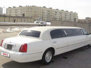2000 Lincoln Town Car III, белый, 450000 рублей, вид 2