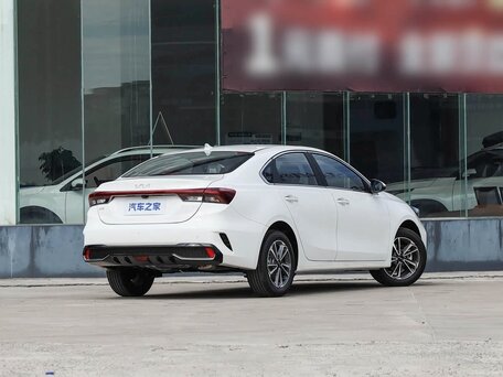 2026 Kia K3 II (China Market) Рестайлинг, белый, 1950000 рублей, вид 4