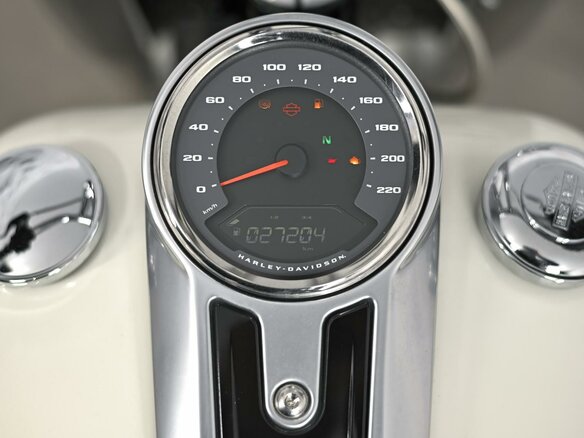 2017 Harley-Davidson Fat Boy, белый, 1699000 рублей - вид 8