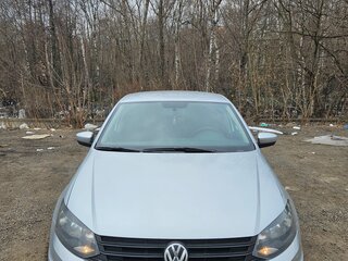 2015 Volkswagen Polo V Рестайлинг, серебристый, 650000 рублей, вид 1