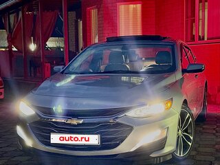 2019 Chevrolet Malibu IX Рестайлинг, серебристый, 2300000 рублей, вид 3